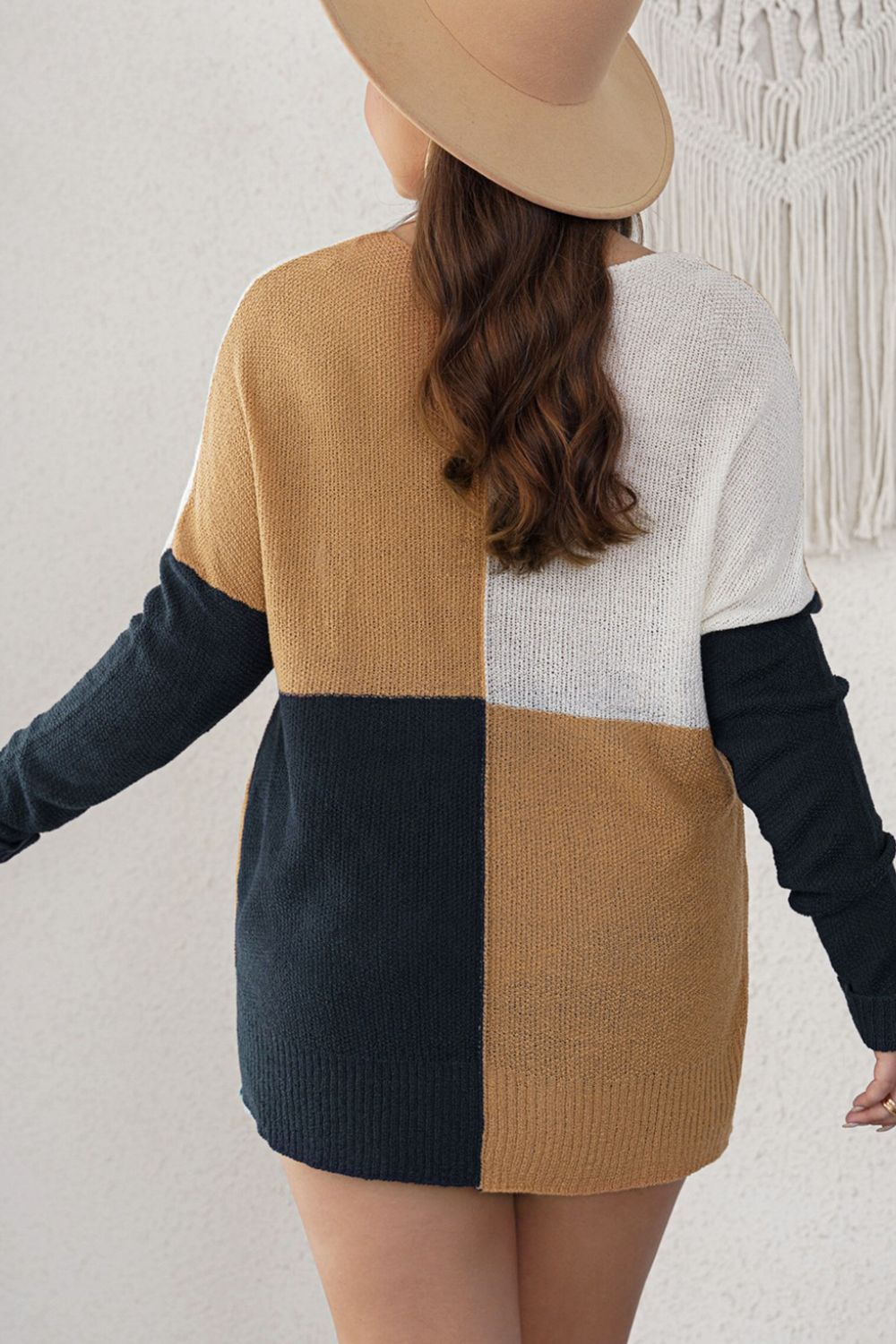 Plus Size Color Block Round Neck Sweater - The Goddess Galleries