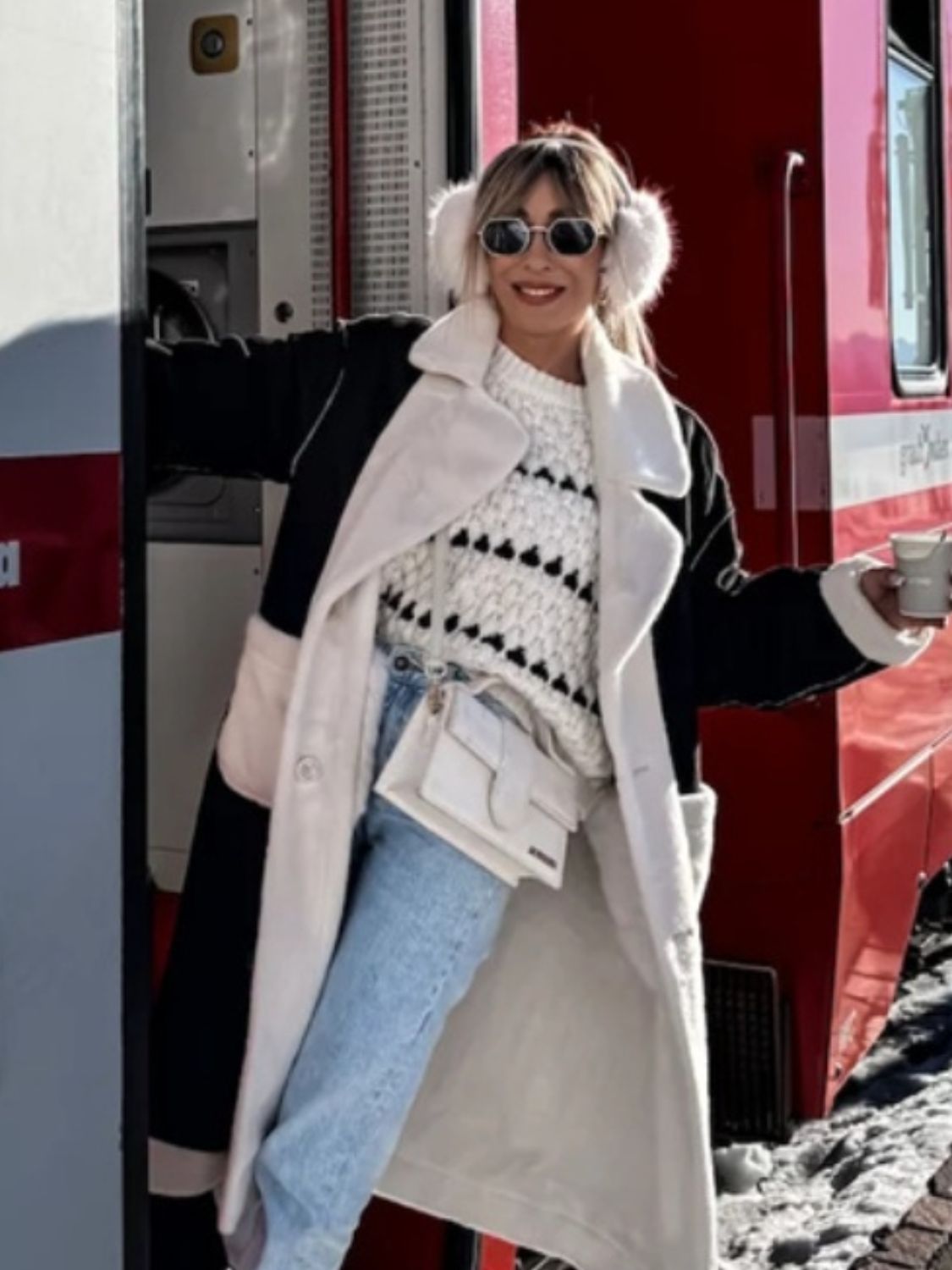 Contrast Round Neck Long Sleeve Sweater - The Goddess Galleries