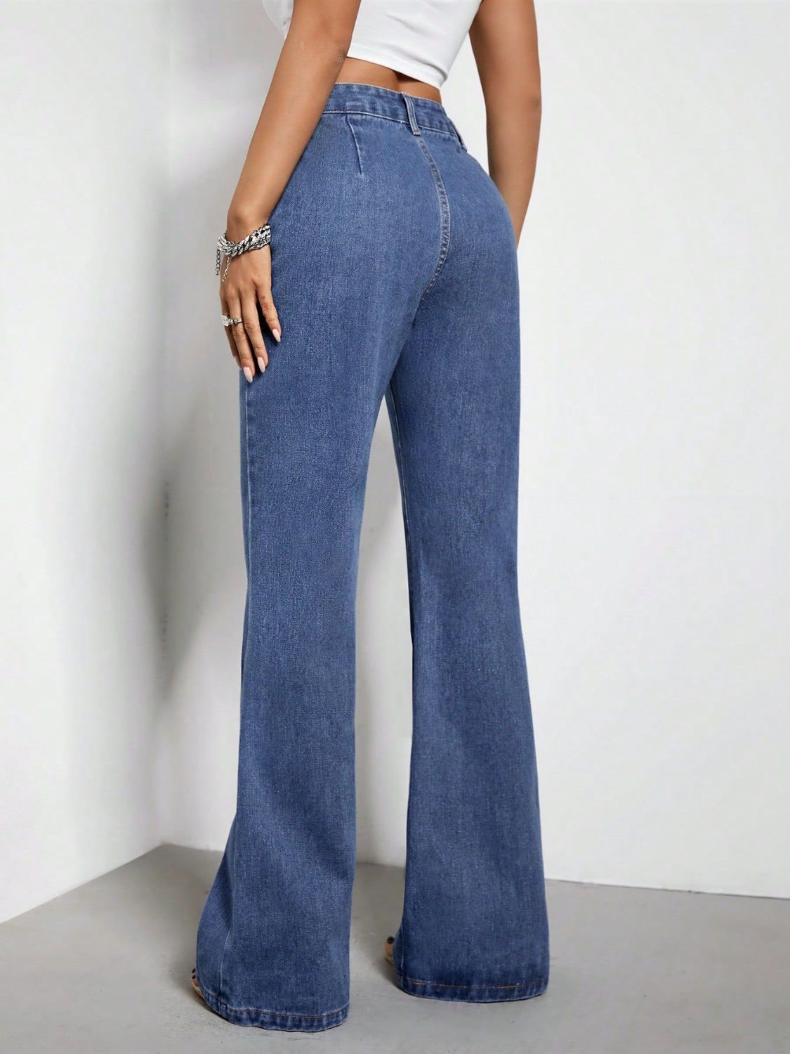 Bootcut Jeans with Pockets - The Goddess Galleries