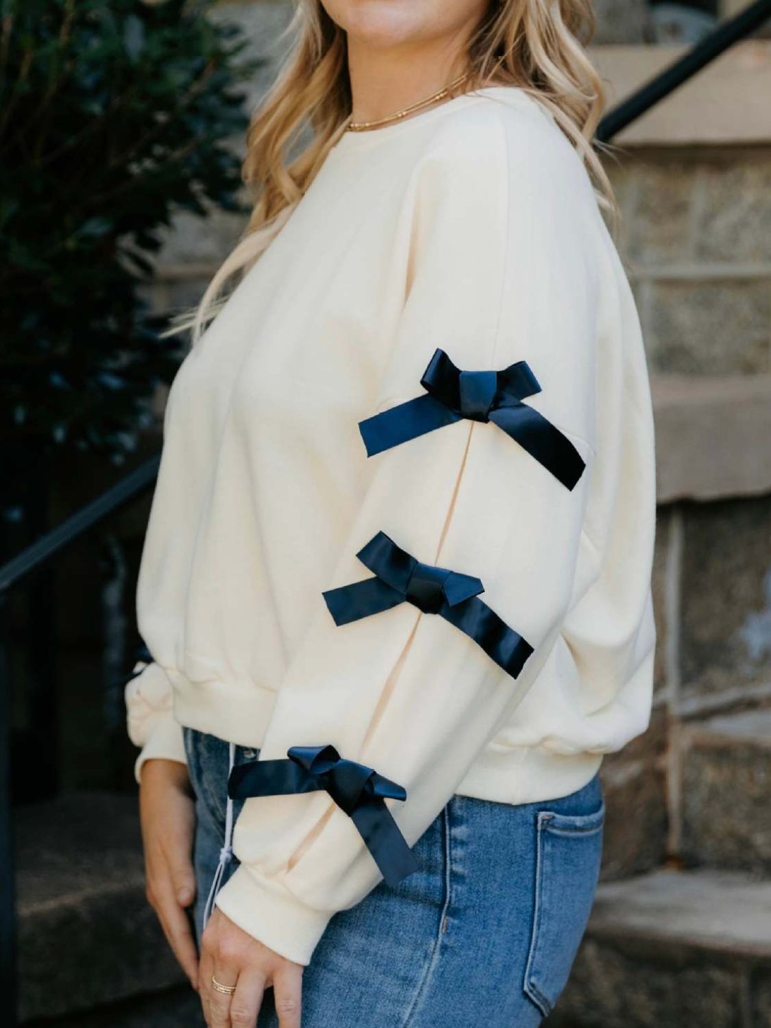 Contrast Bow Round Neck Long Sleeve Sweatshirt - The Goddess Galleries