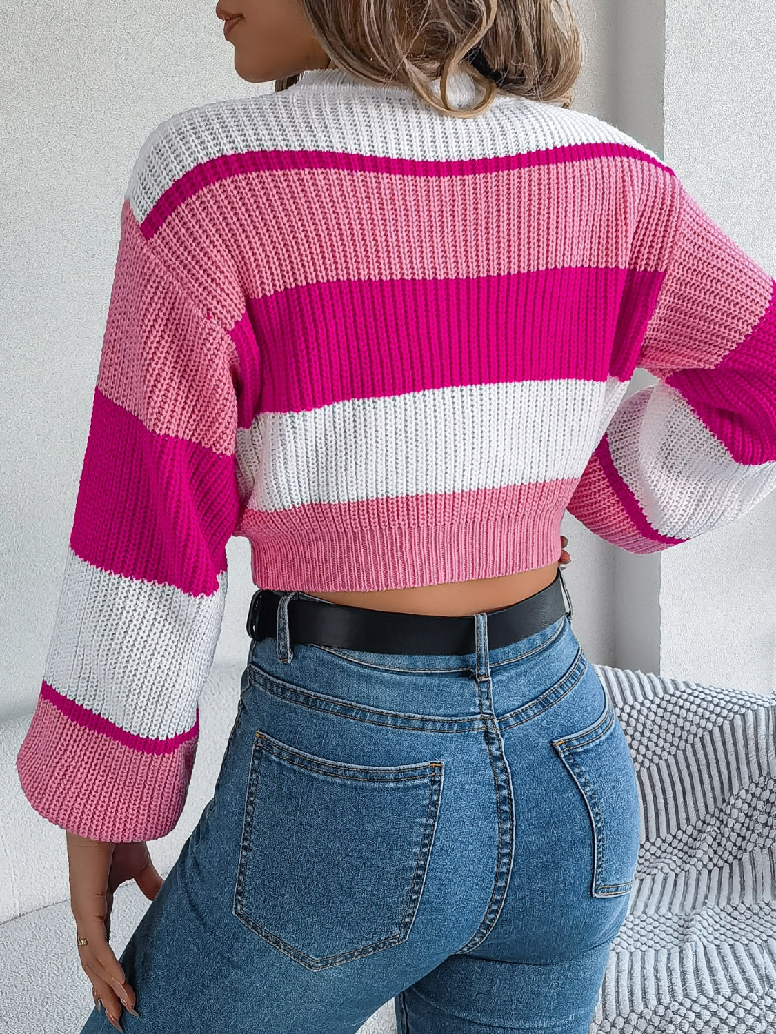 Color Block Round Neck Cropped Sweater - The Goddess Galleries