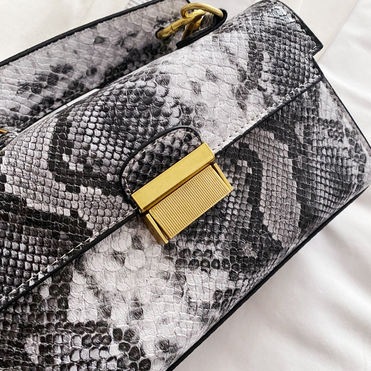 PU Leather Snakeskin Print Crossbody Bag - The Goddess Galleries